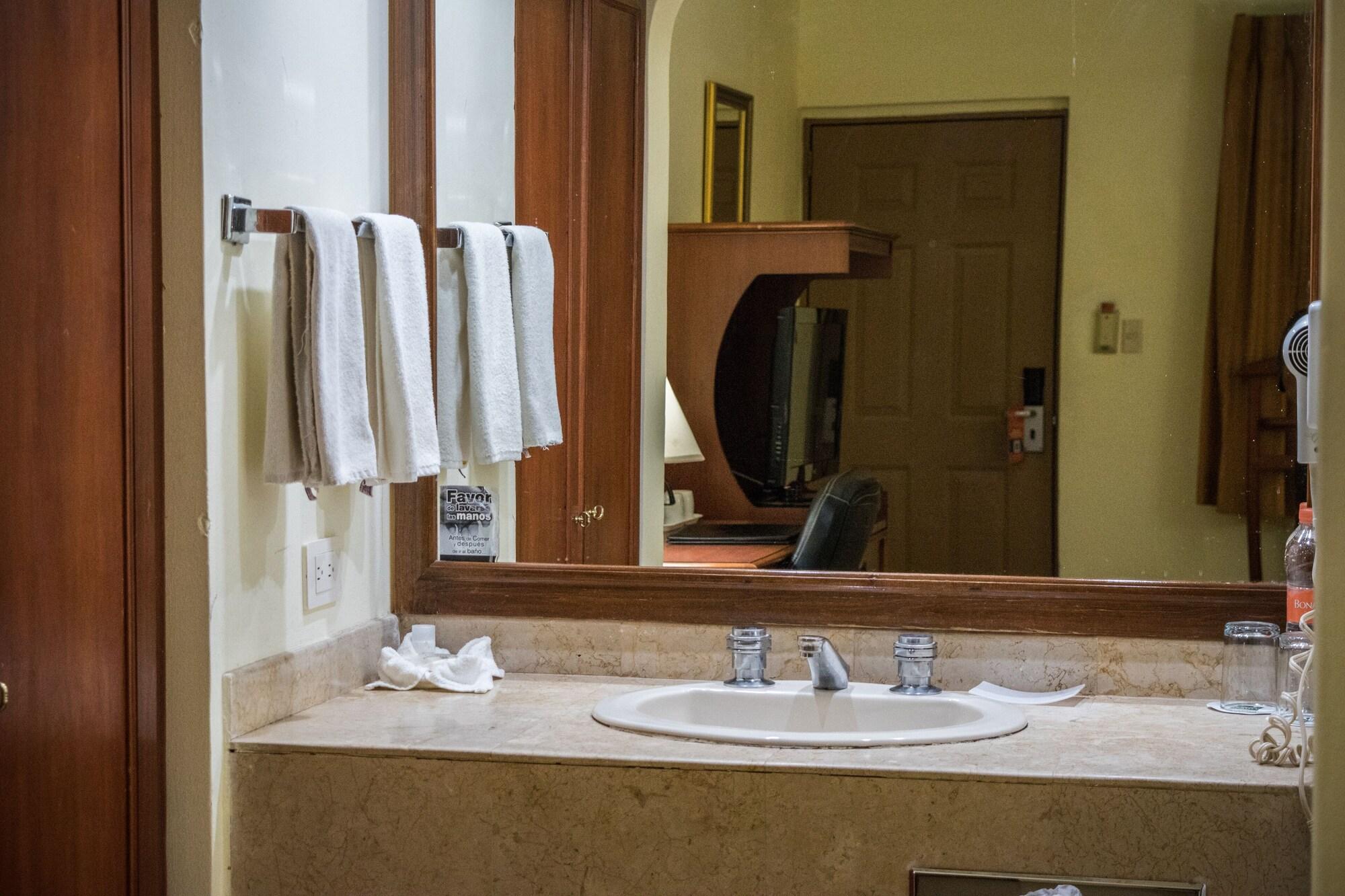 Quality Inn Ciudad Obregon Bagian luar foto